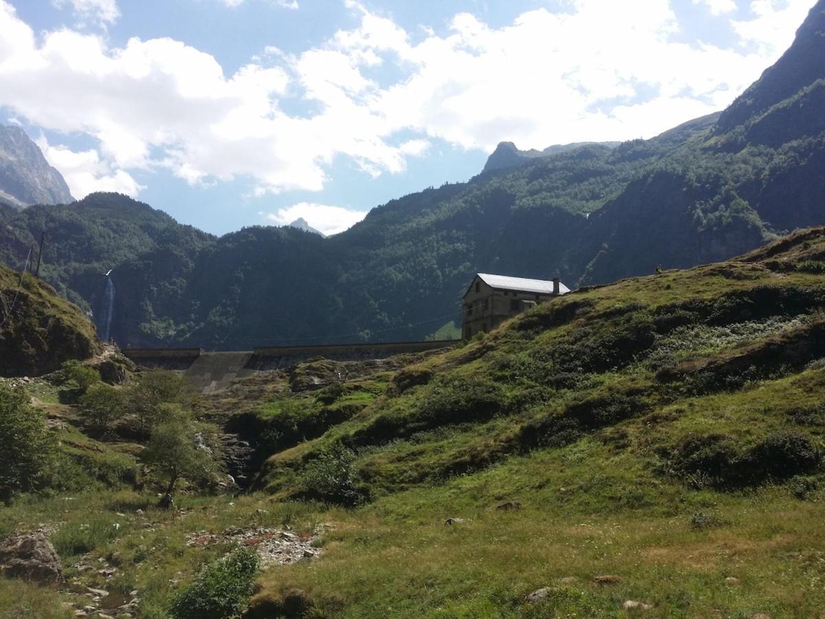 Appartement T2 4 Personnes Wifi Et Climatisation Bagnères-de-Luchon Zewnętrze zdjęcie